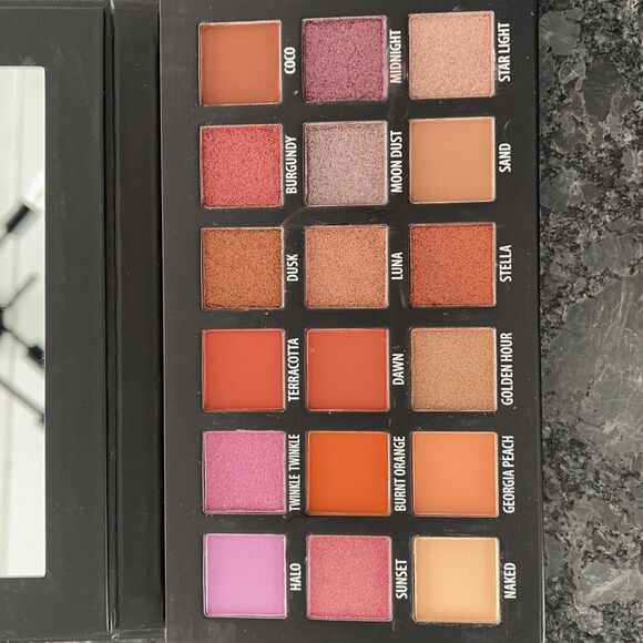 KAB Cosmetics Day & Night Eye Shadow Palette highly pigmented pretty shades - Picture 4 of 4